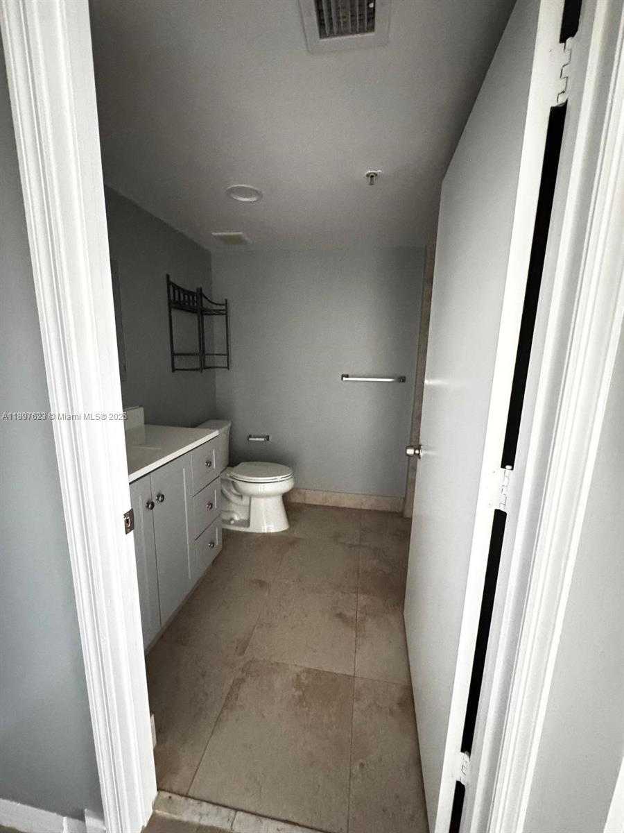 Small Image of 450 SOUTH PARK RD #5-304, Hollywood Number 10