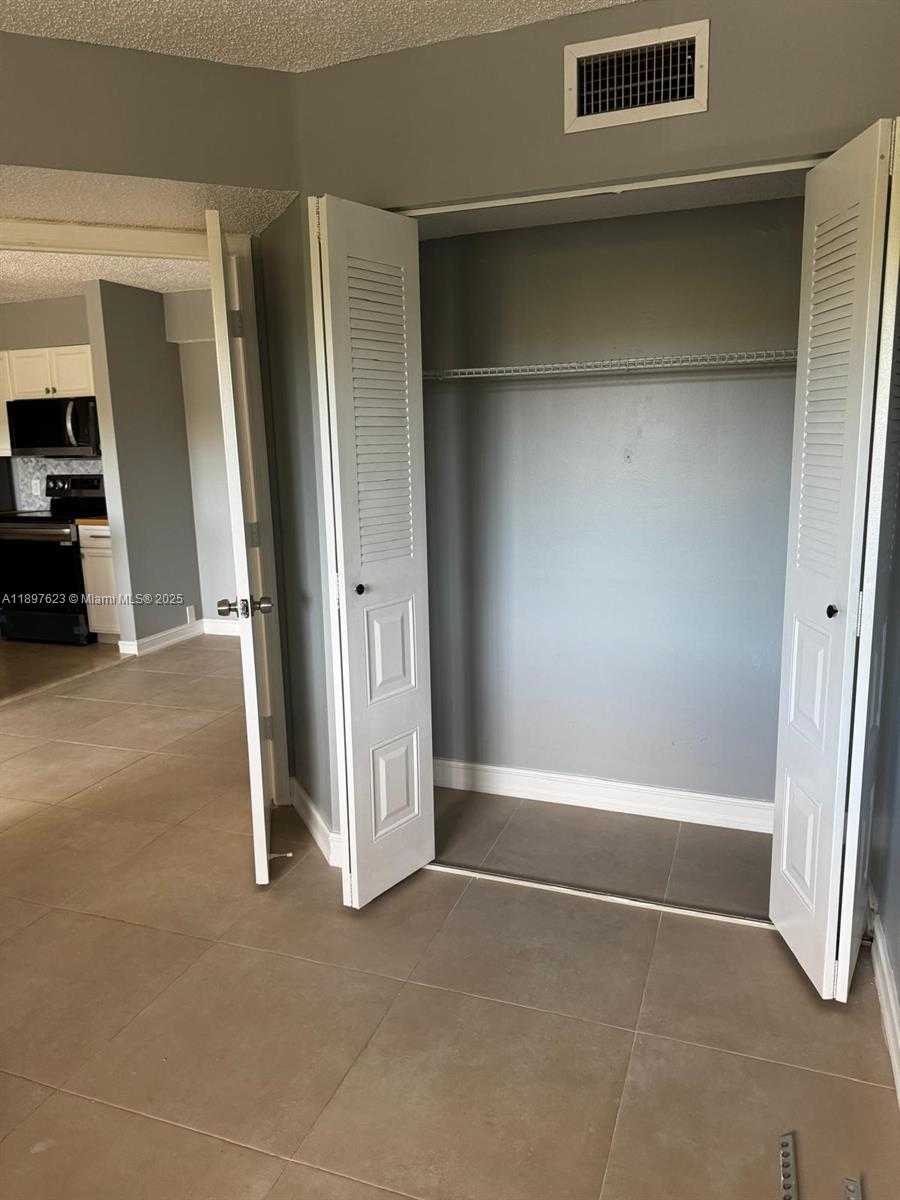 Small Image of 450 SOUTH PARK RD #5-304, Hollywood Number 17