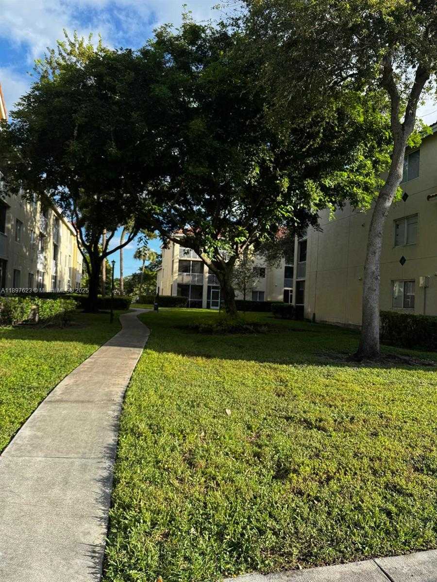 Small Image of 450 SOUTH PARK RD #5-304, Hollywood Number 2