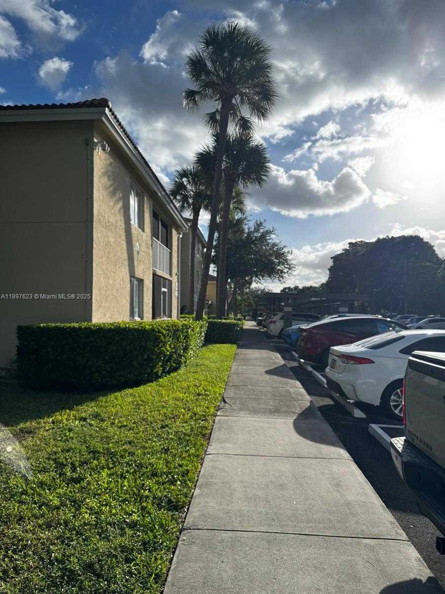 Small Image of 450 SOUTH PARK RD #5-304, Hollywood Number 3