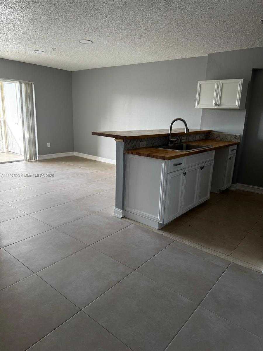 Small Image of 450 SOUTH PARK RD #5-304, Hollywood Number 5