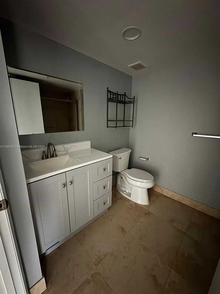 Small Image of 450 SOUTH PARK RD #5-304, Hollywood Number 9