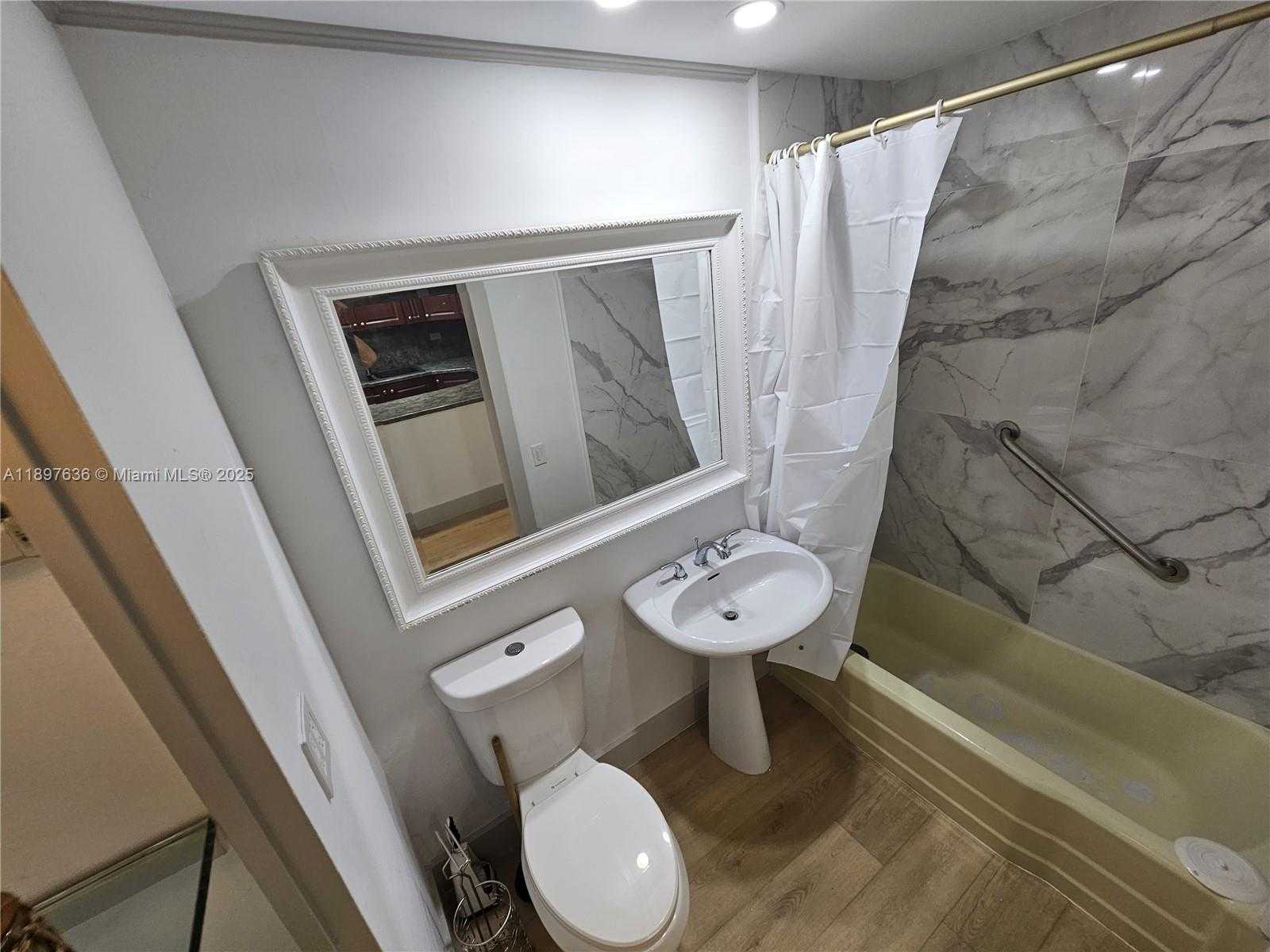 Small Image of 1408 BRICKELL BAY DR #316, Miami Number 16