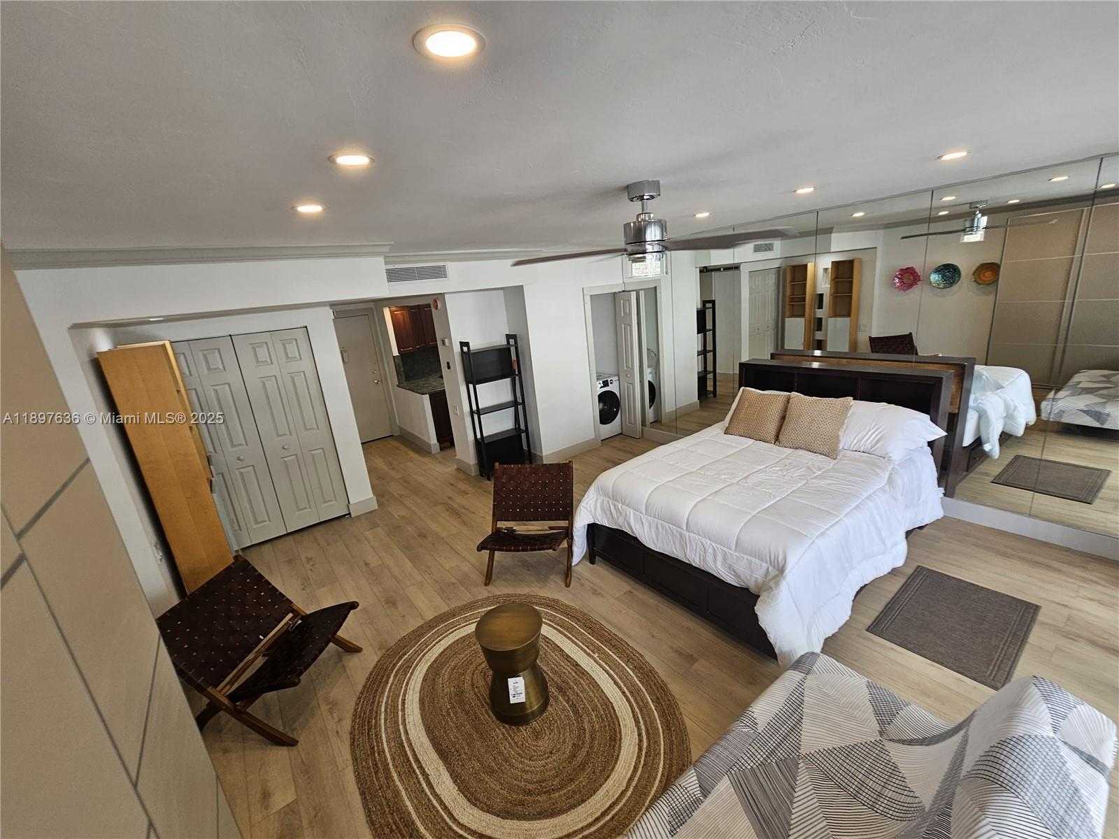 Small Image of 1408 BRICKELL BAY DR #316, Miami Number 5