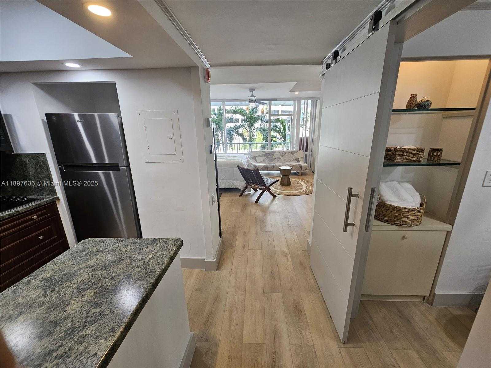 Small Image of 1408 BRICKELL BAY DR #316, Miami Number 6