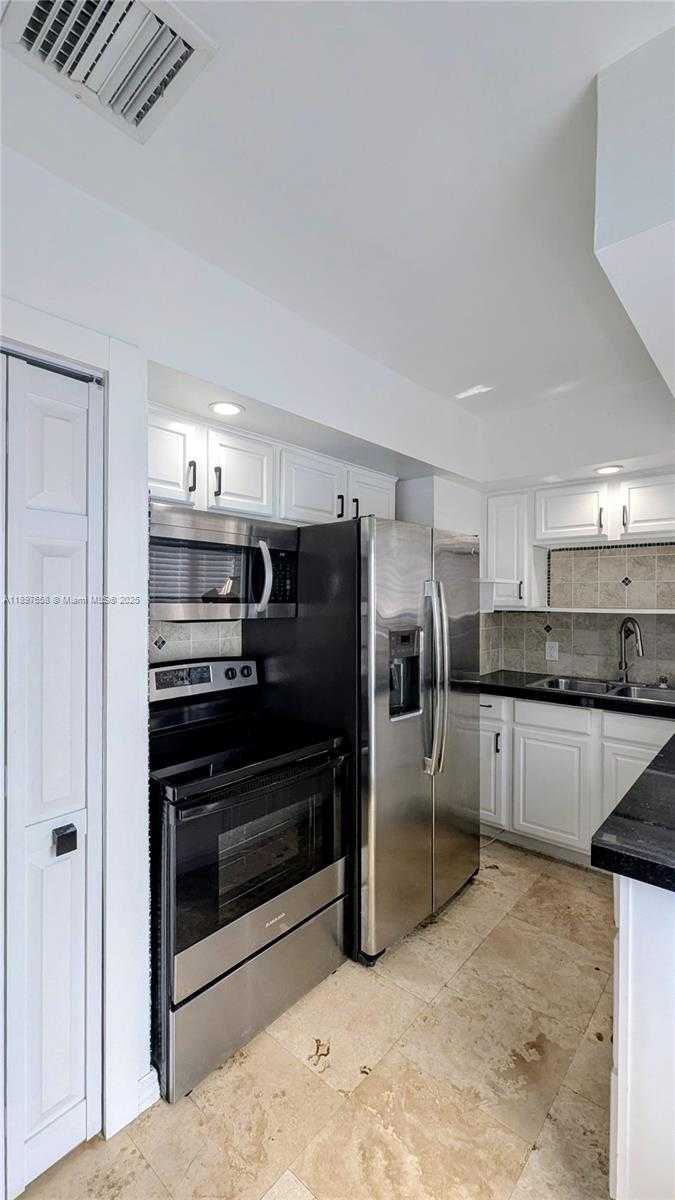 Small Image of 340 NORTH WEST 132ND ST, North Miami Number 3