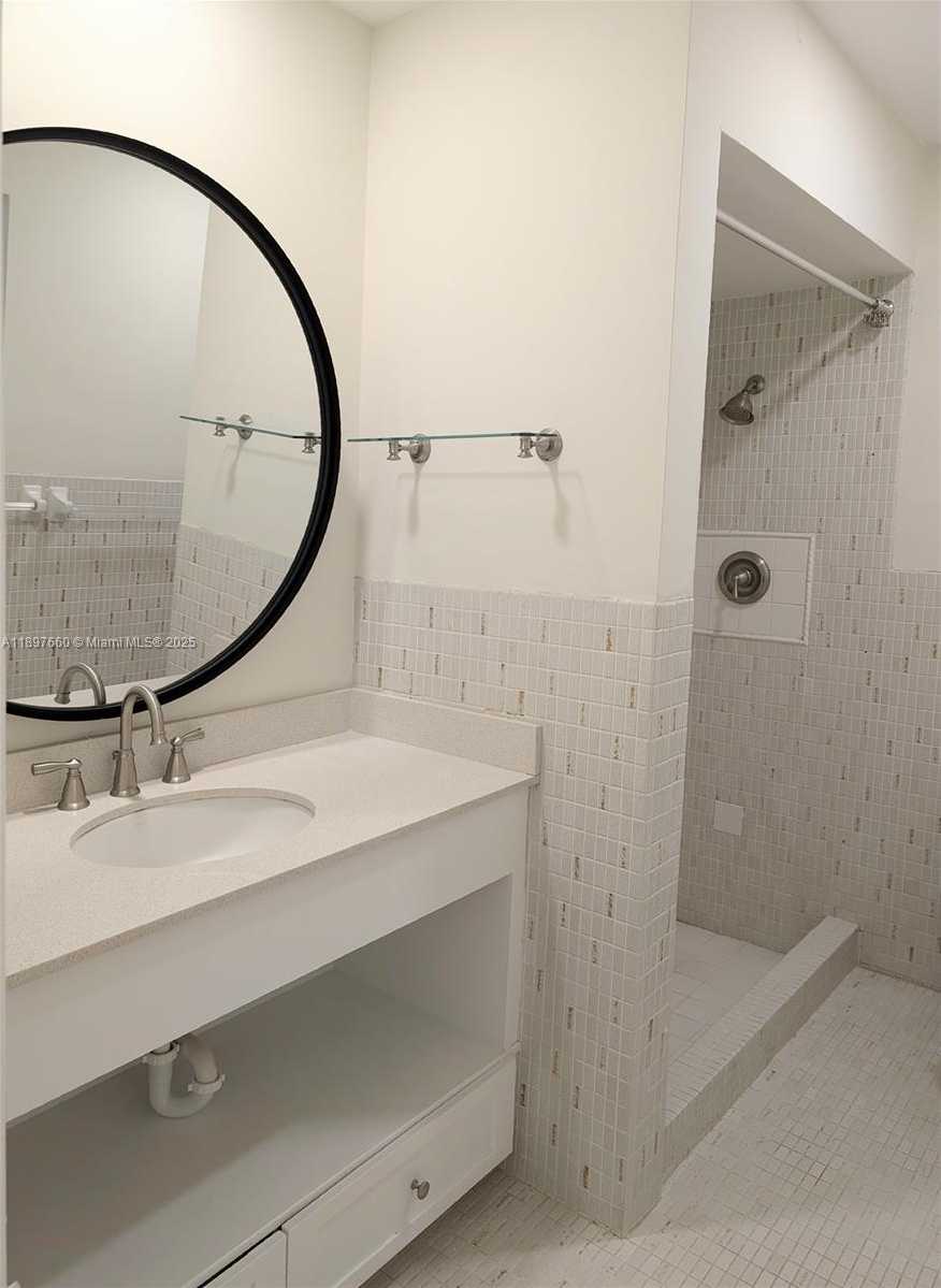 Small Image of 856 BENEVENTO AVE #1, Coral Gables Number 10