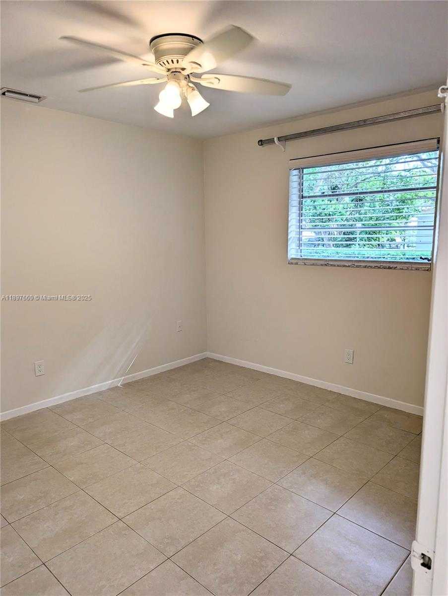 Small Image of 856 BENEVENTO AVE #1, Coral Gables Number 12