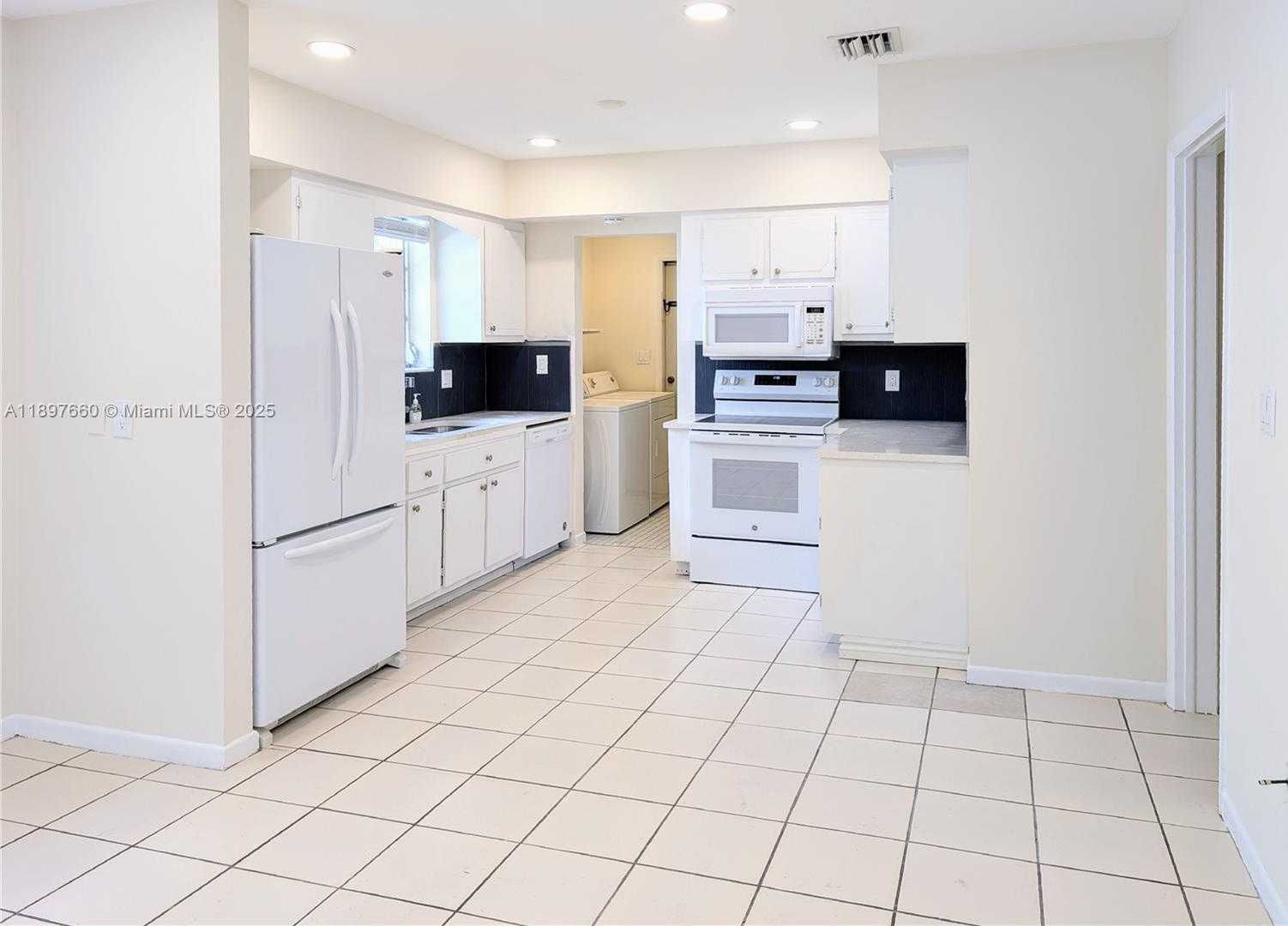 Small Image of 856 BENEVENTO AVE #1, Coral Gables Number 2