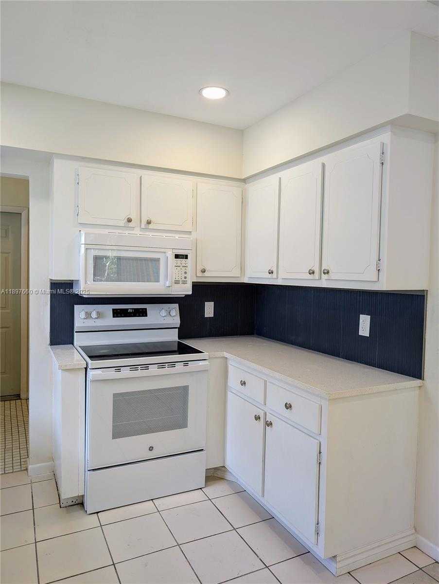 Small Image of 856 BENEVENTO AVE #1, Coral Gables Number 4