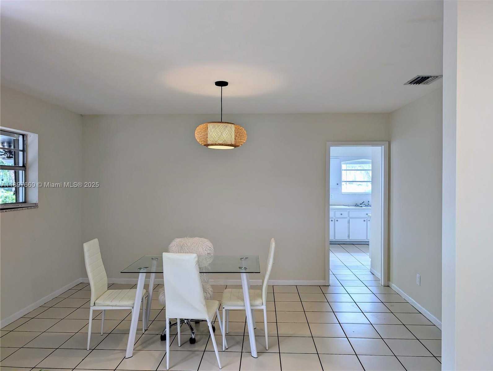Small Image of 856 BENEVENTO AVE #1, Coral Gables Number 8