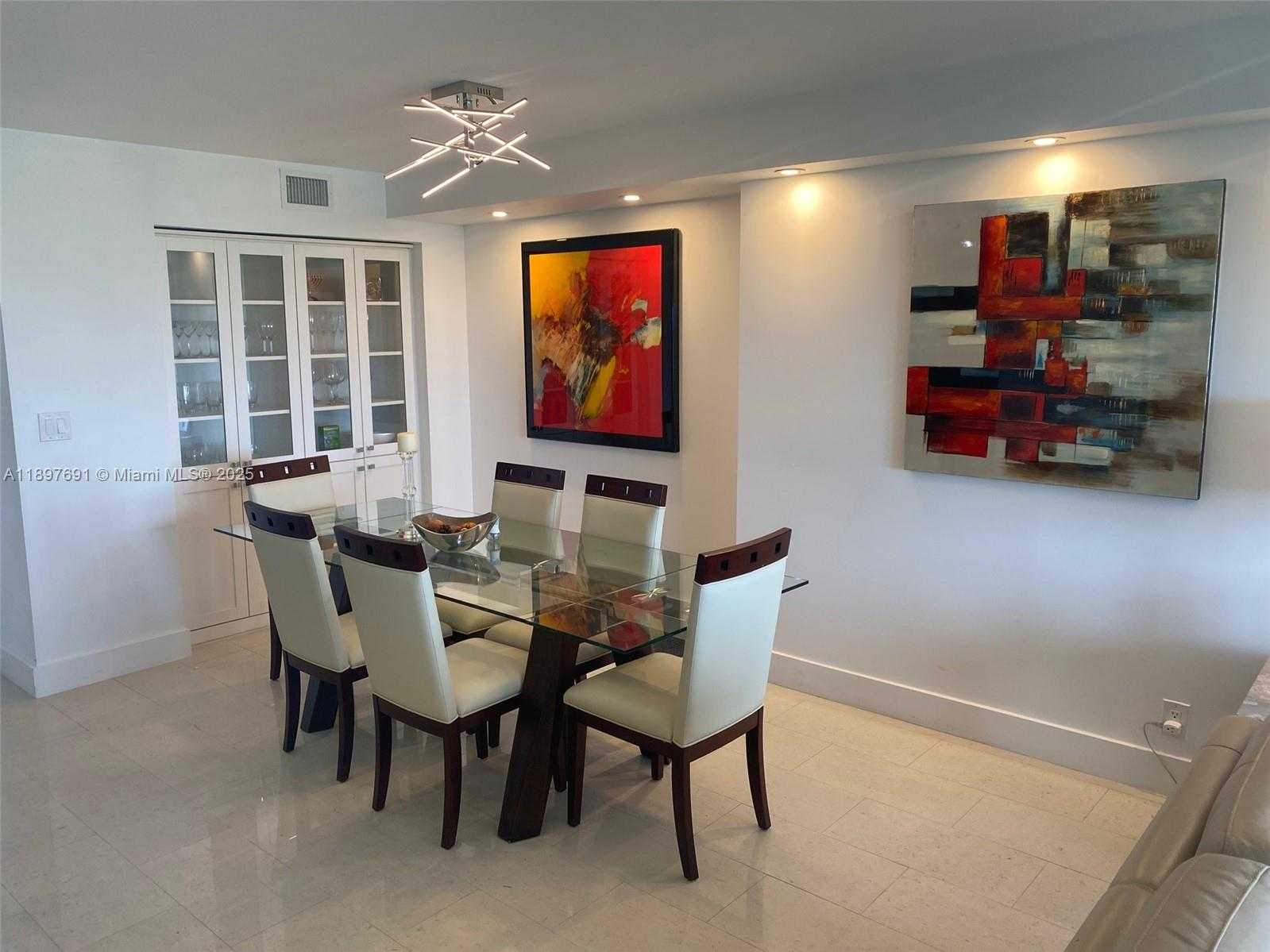 Small Image of 100 BAYVIEW DR #807, Sunny Isles Beach Number 10