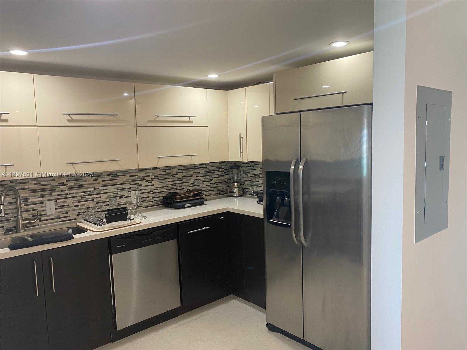 Small Image of 100 BAYVIEW DR #807, Sunny Isles Beach Number 12