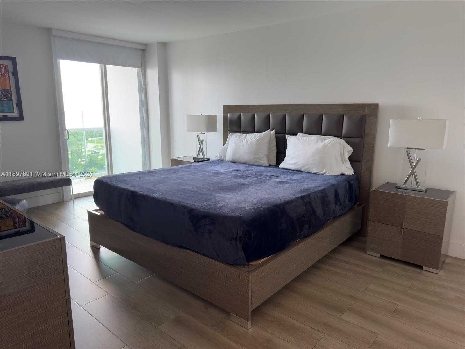 Small Image of 100 BAYVIEW DR #807, Sunny Isles Beach Number 16