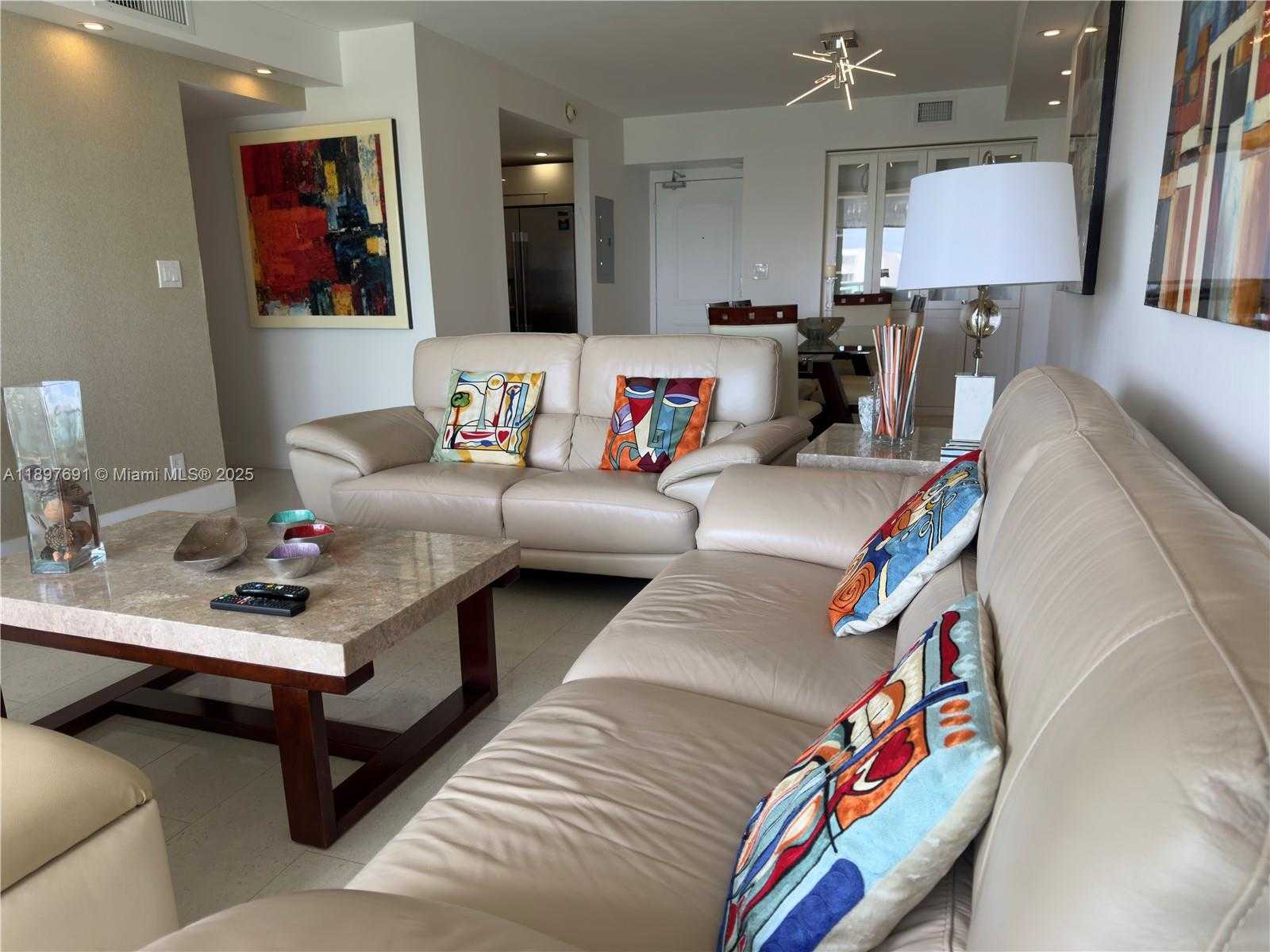 Small Image of 100 BAYVIEW DR #807, Sunny Isles Beach Number 2