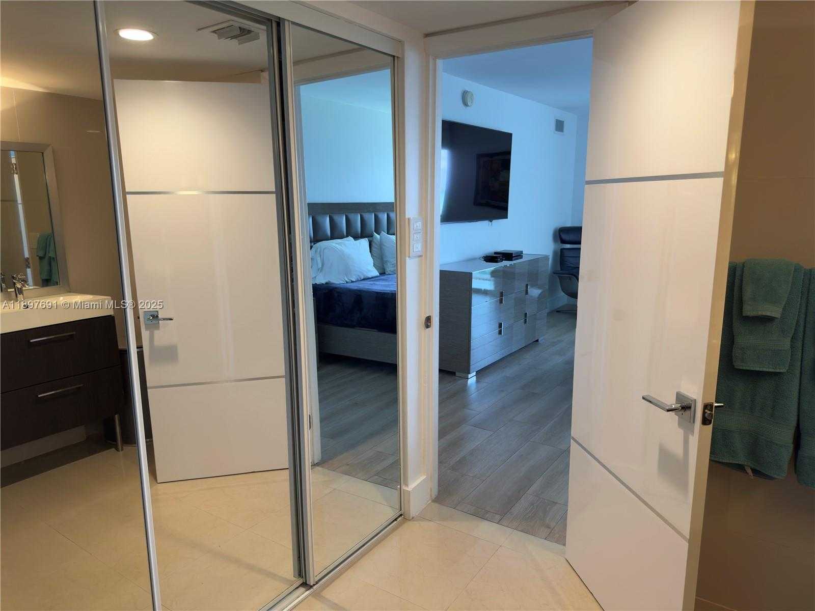 Small Image of 100 BAYVIEW DR #807, Sunny Isles Beach Number 20