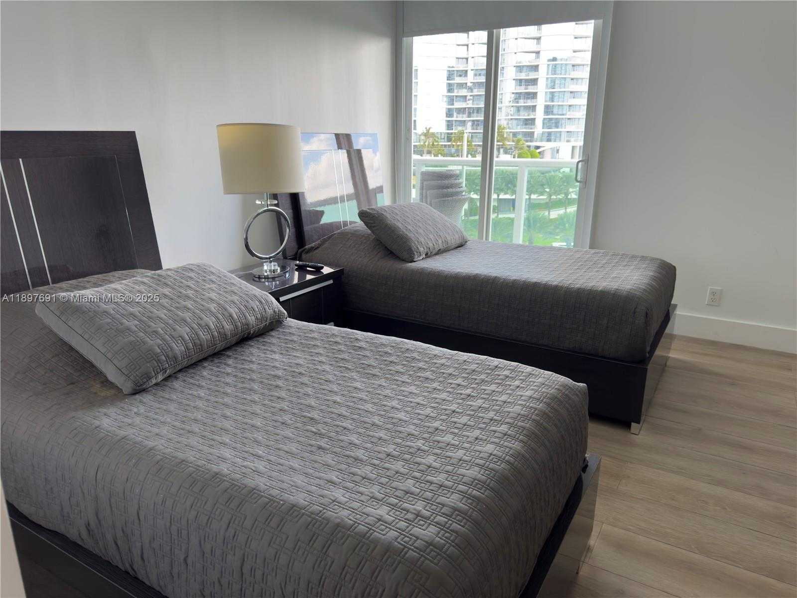 Small Image of 100 BAYVIEW DR #807, Sunny Isles Beach Number 25