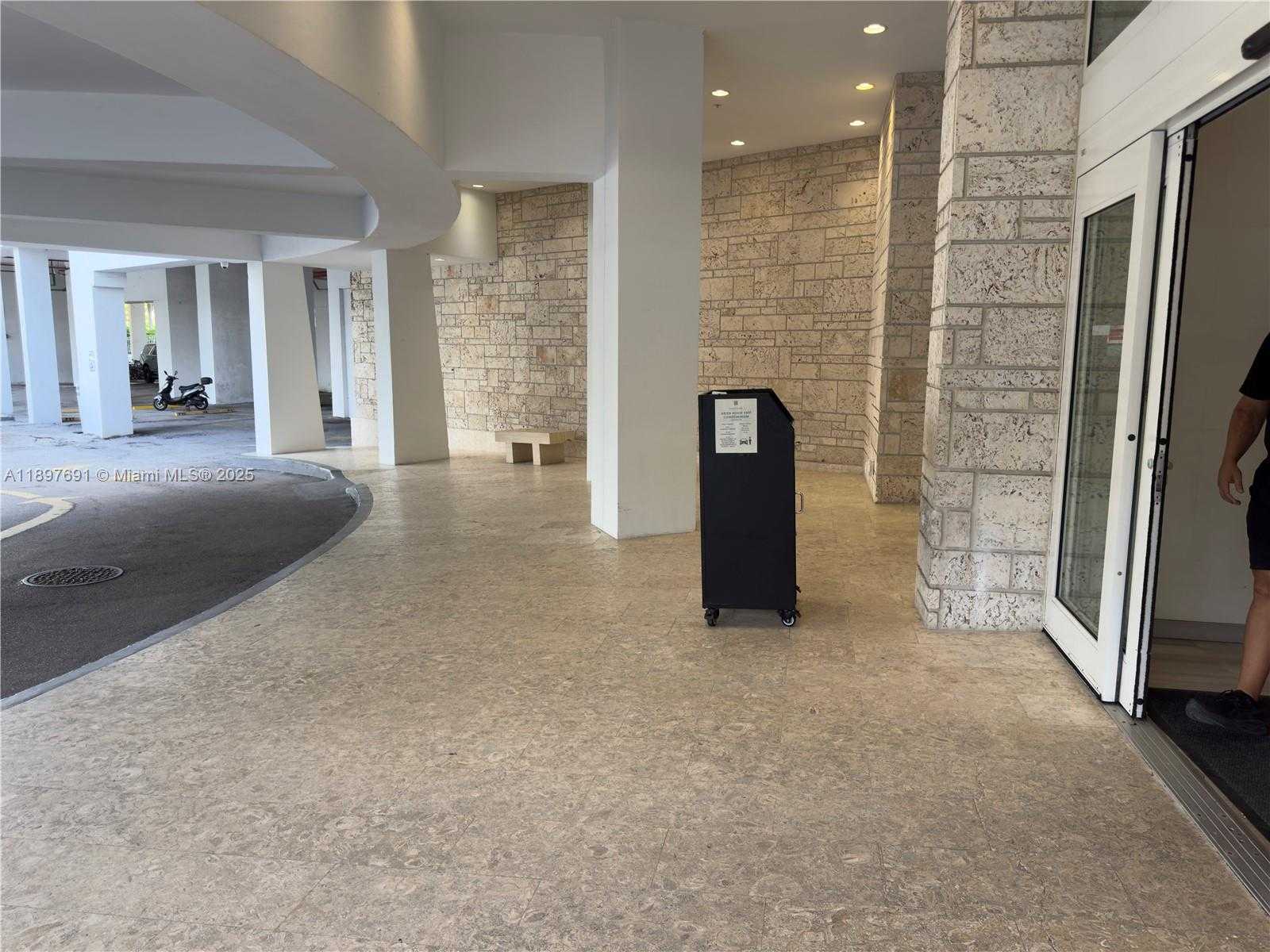 Small Image of 100 BAYVIEW DR #807, Sunny Isles Beach Number 41