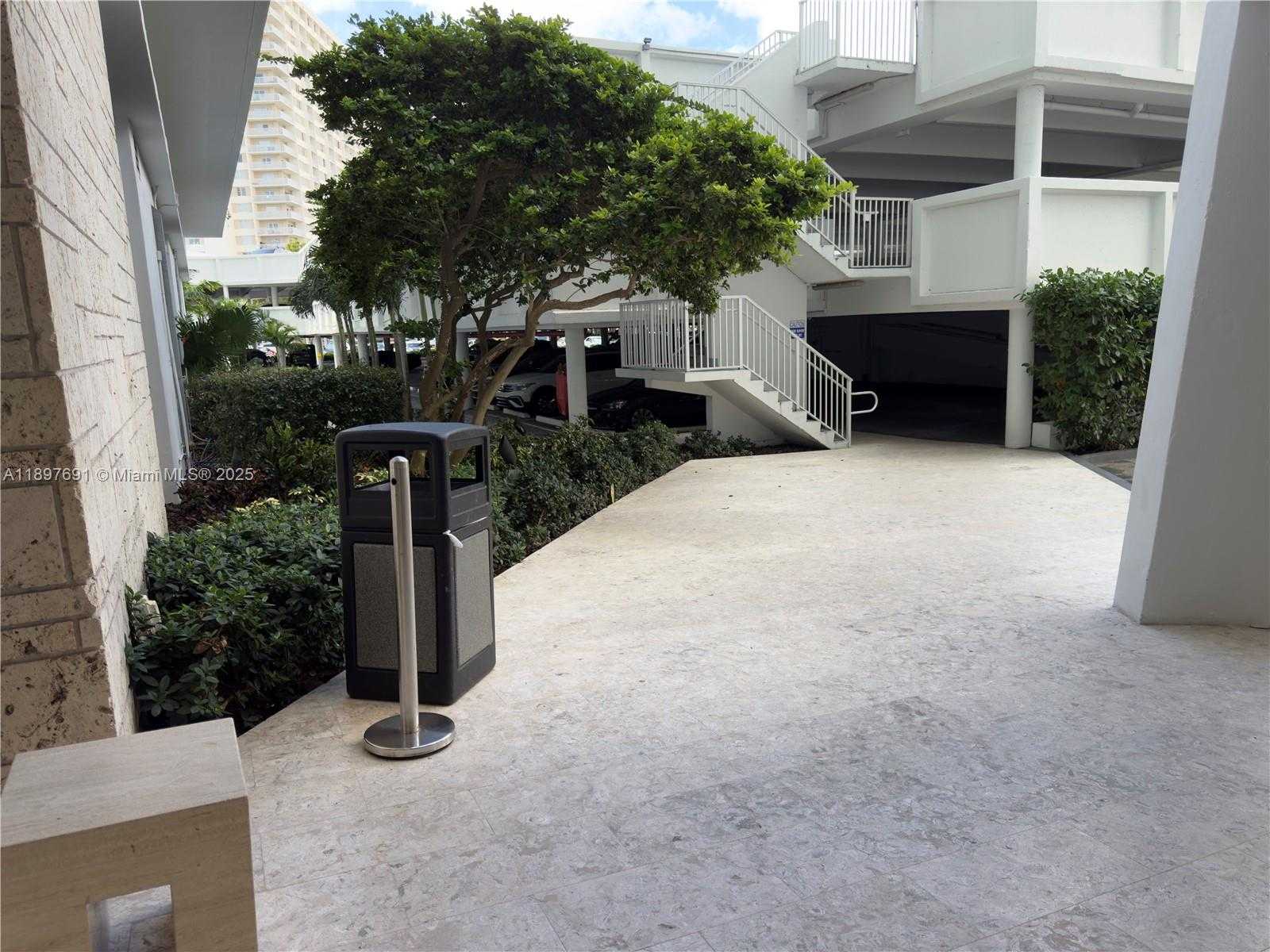 Small Image of 100 BAYVIEW DR #807, Sunny Isles Beach Number 43