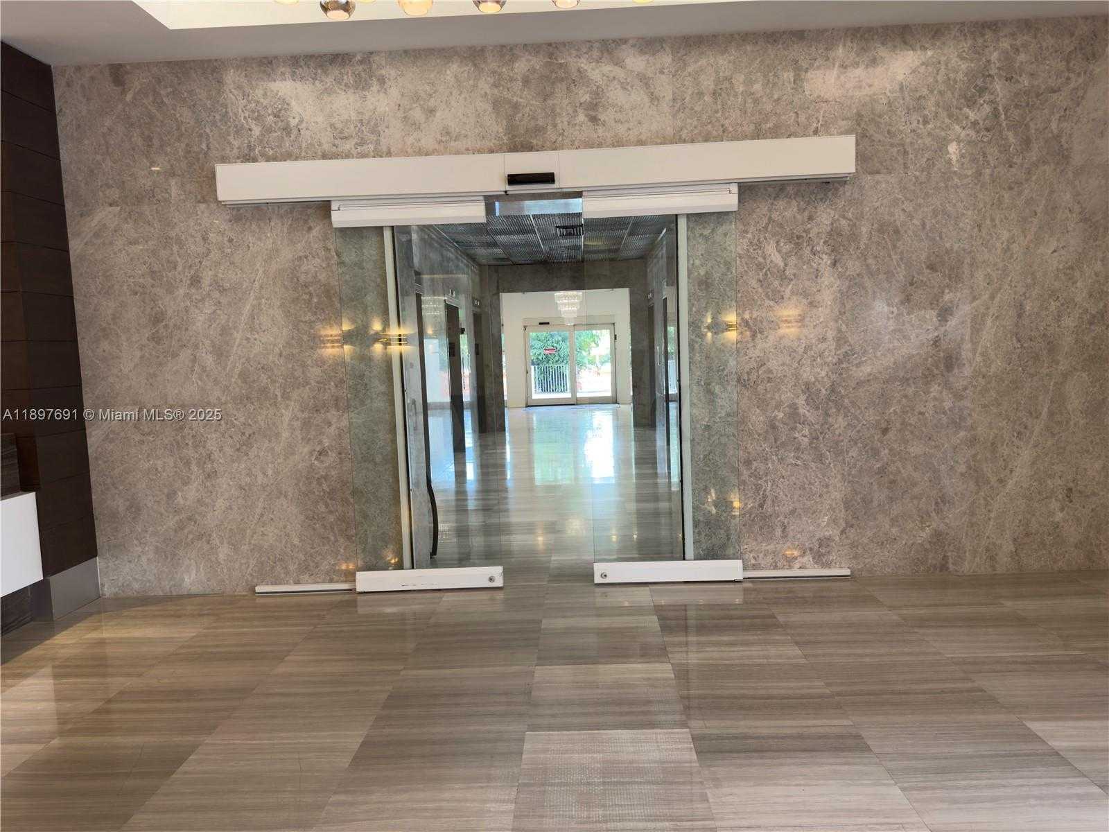Small Image of 100 BAYVIEW DR #807, Sunny Isles Beach Number 44