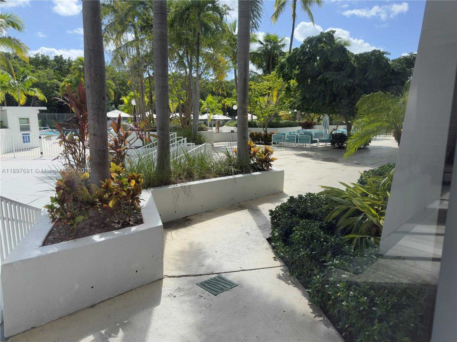 Small Image of 100 BAYVIEW DR #807, Sunny Isles Beach Number 53