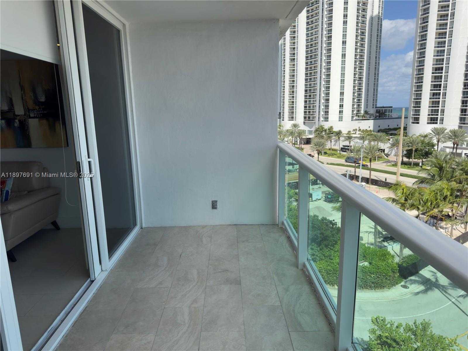 Small Image of 100 BAYVIEW DR #807, Sunny Isles Beach Number 58