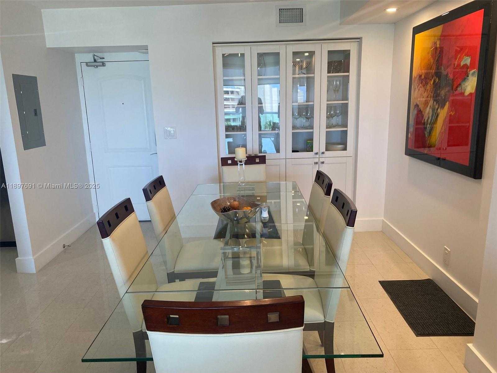 Small Image of 100 BAYVIEW DR #807, Sunny Isles Beach Number 8