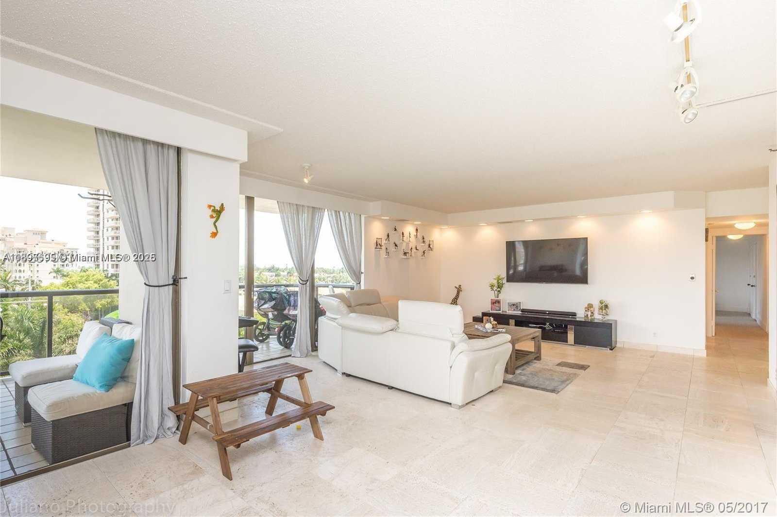 Small Image of 19667 TURNBERRY WAY #5E, Aventura Number 10