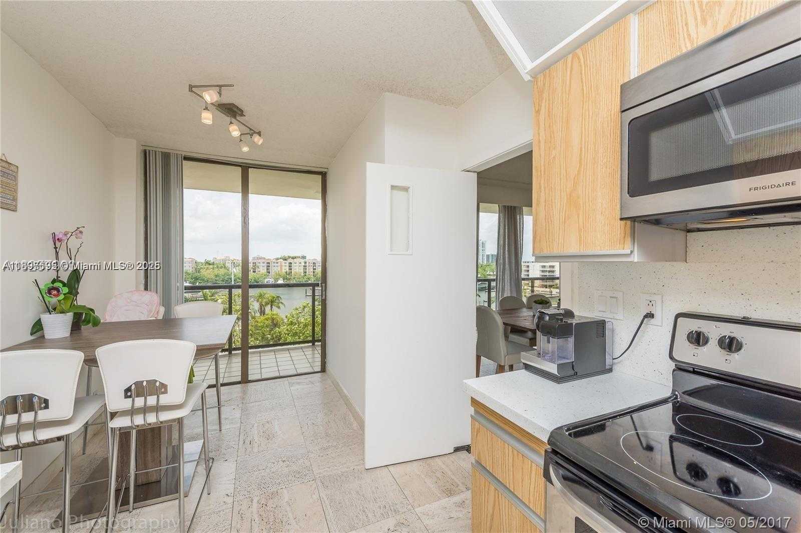 Small Image of 19667 TURNBERRY WAY #5E, Aventura Number 12