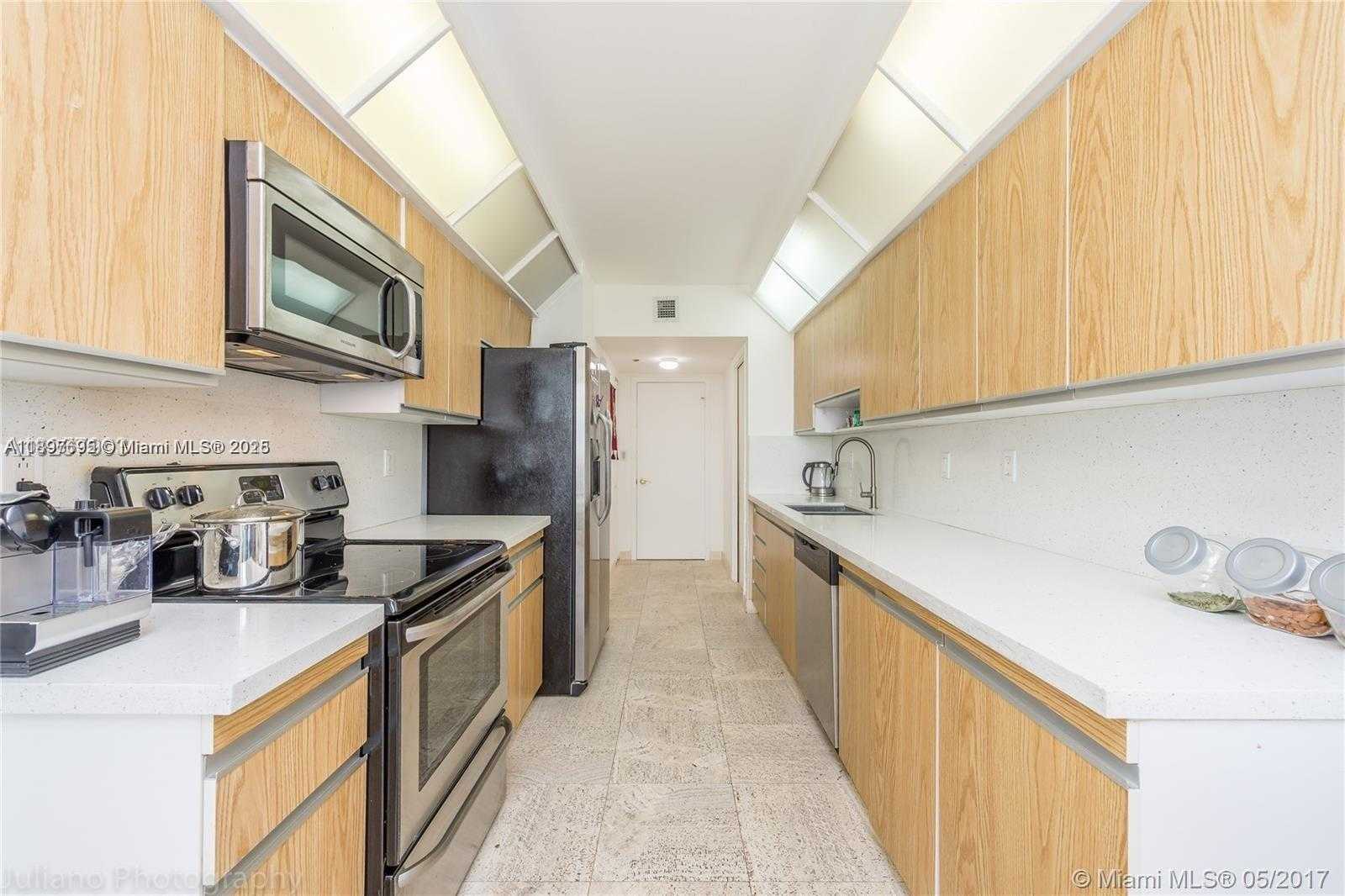 Small Image of 19667 TURNBERRY WAY #5E, Aventura Number 13