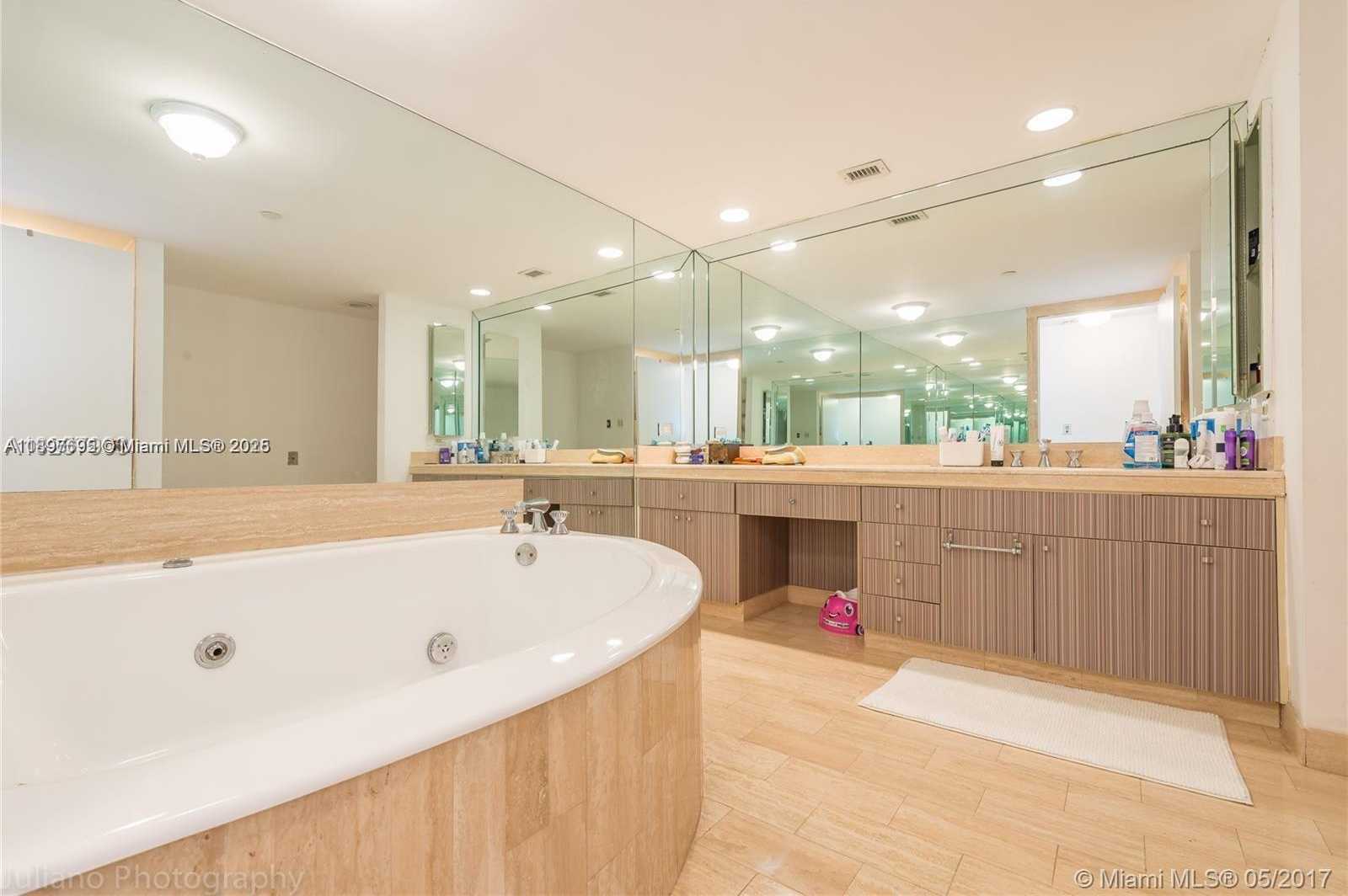 Small Image of 19667 TURNBERRY WAY #5E, Aventura Number 15