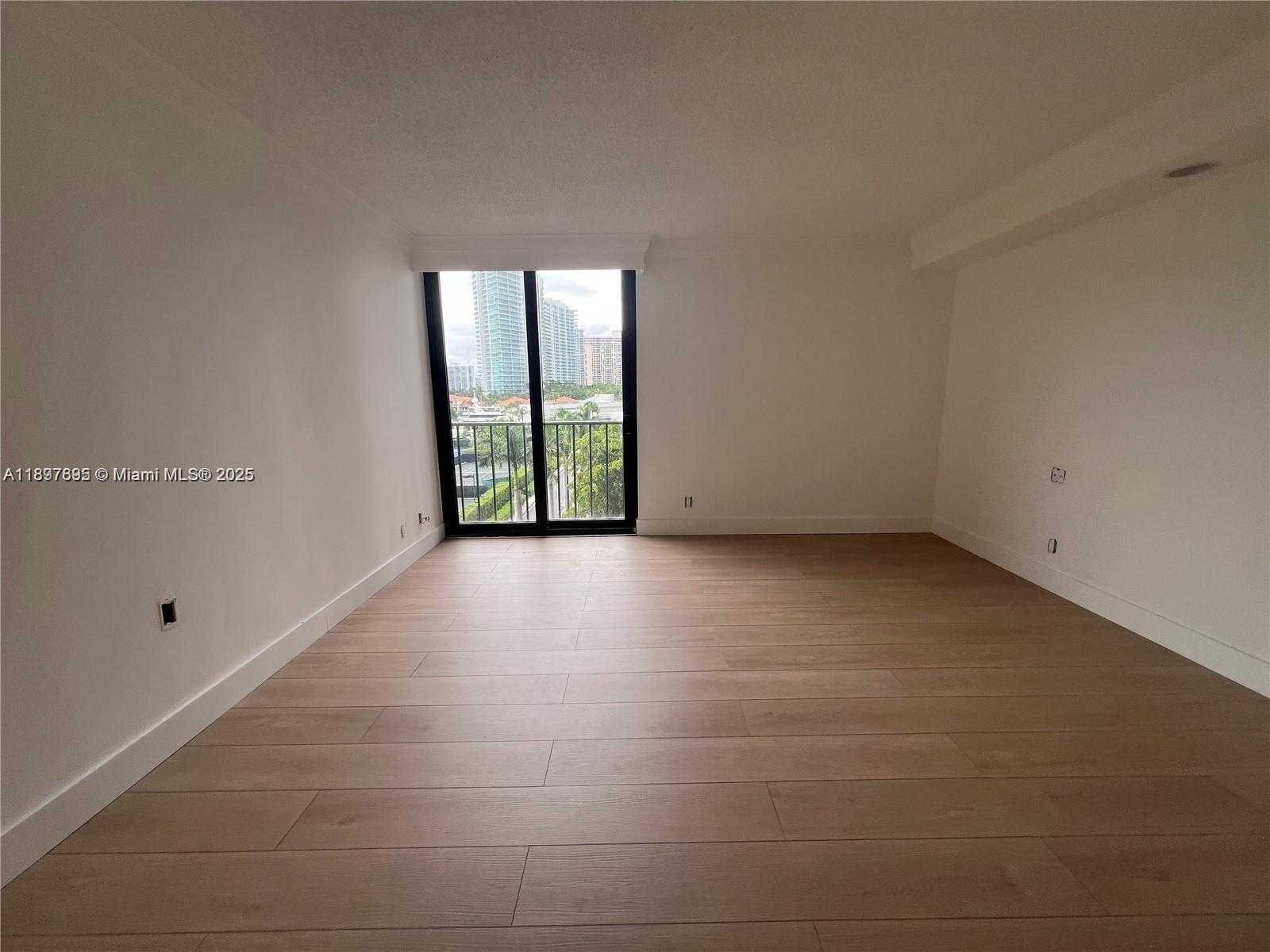 Small Image of 19667 TURNBERRY WAY #5E, Aventura Number 17