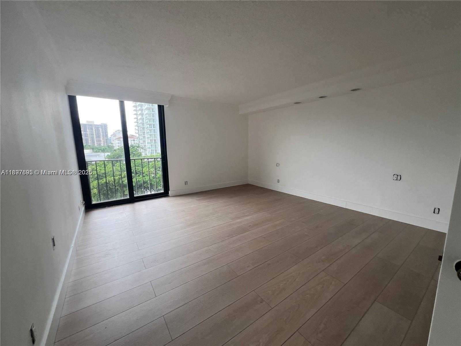 Small Image of 19667 TURNBERRY WAY #5E, Aventura Number 18