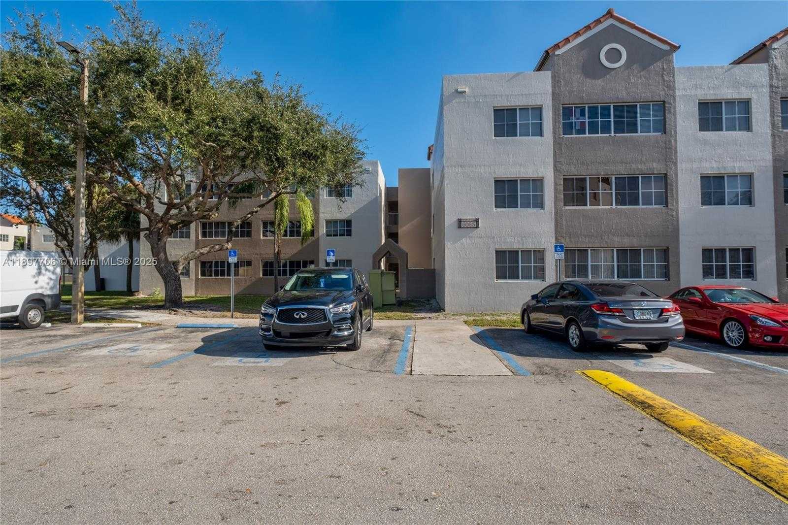 Small Image of 6065 NORTH WEST 186TH ST #306, Hialeah Number 7