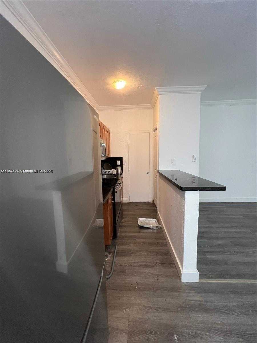 Small Image of 7920 HARDING AVE #1, Miami Beach Number 3