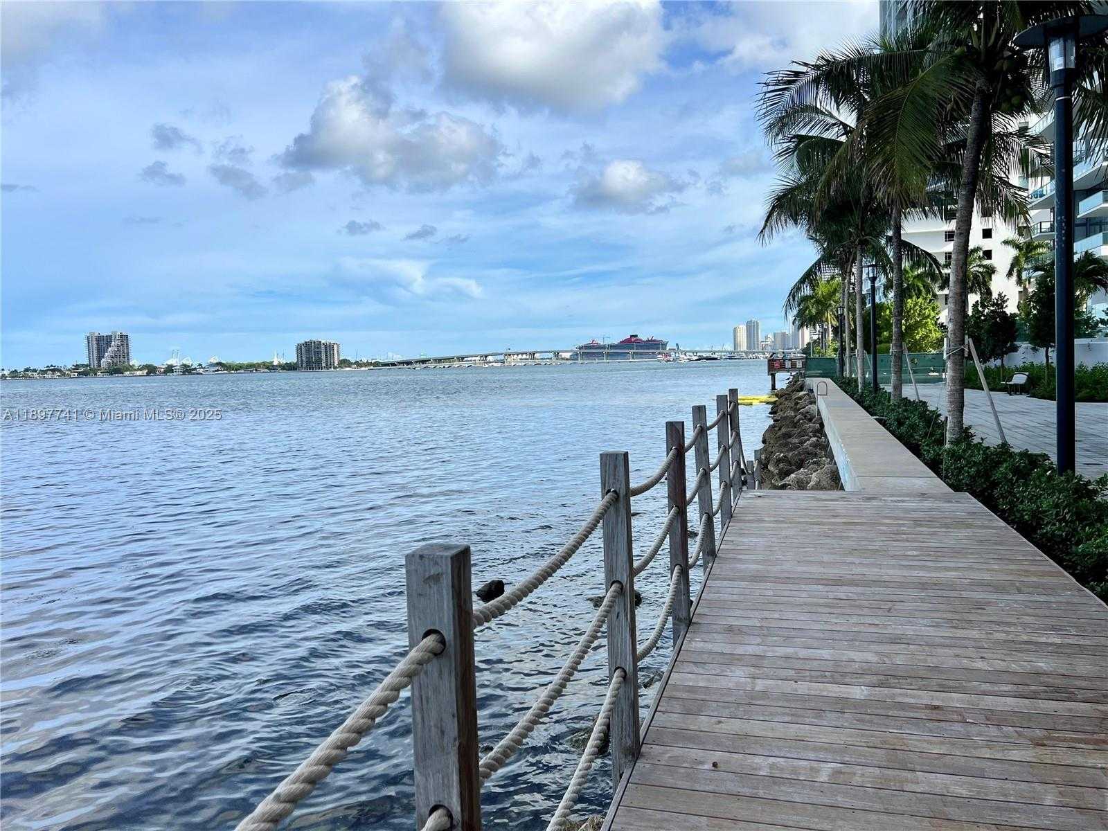 Imagen de Pequeño Objeto