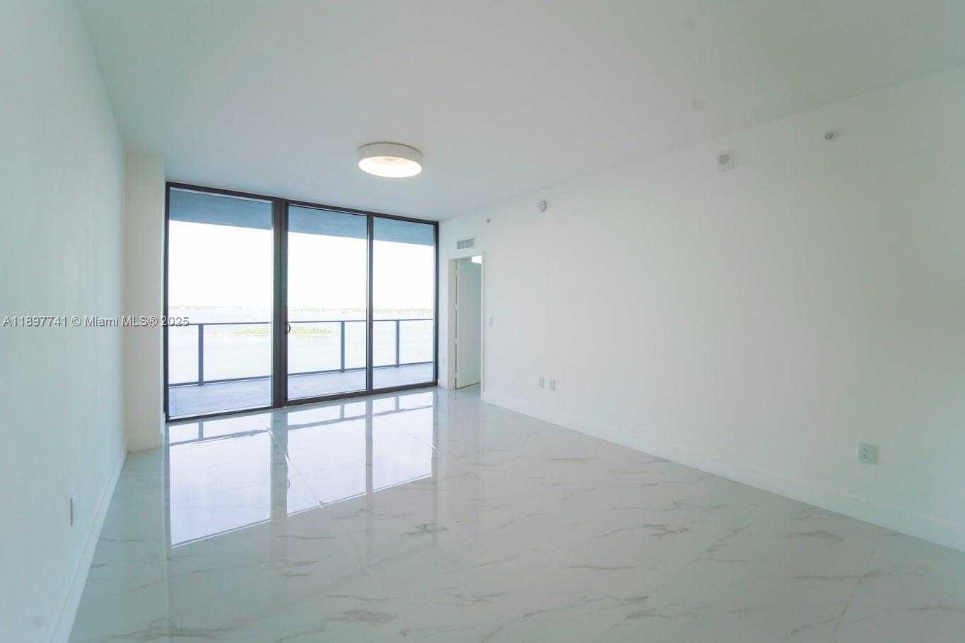 Imagen de Pequeño Objeto