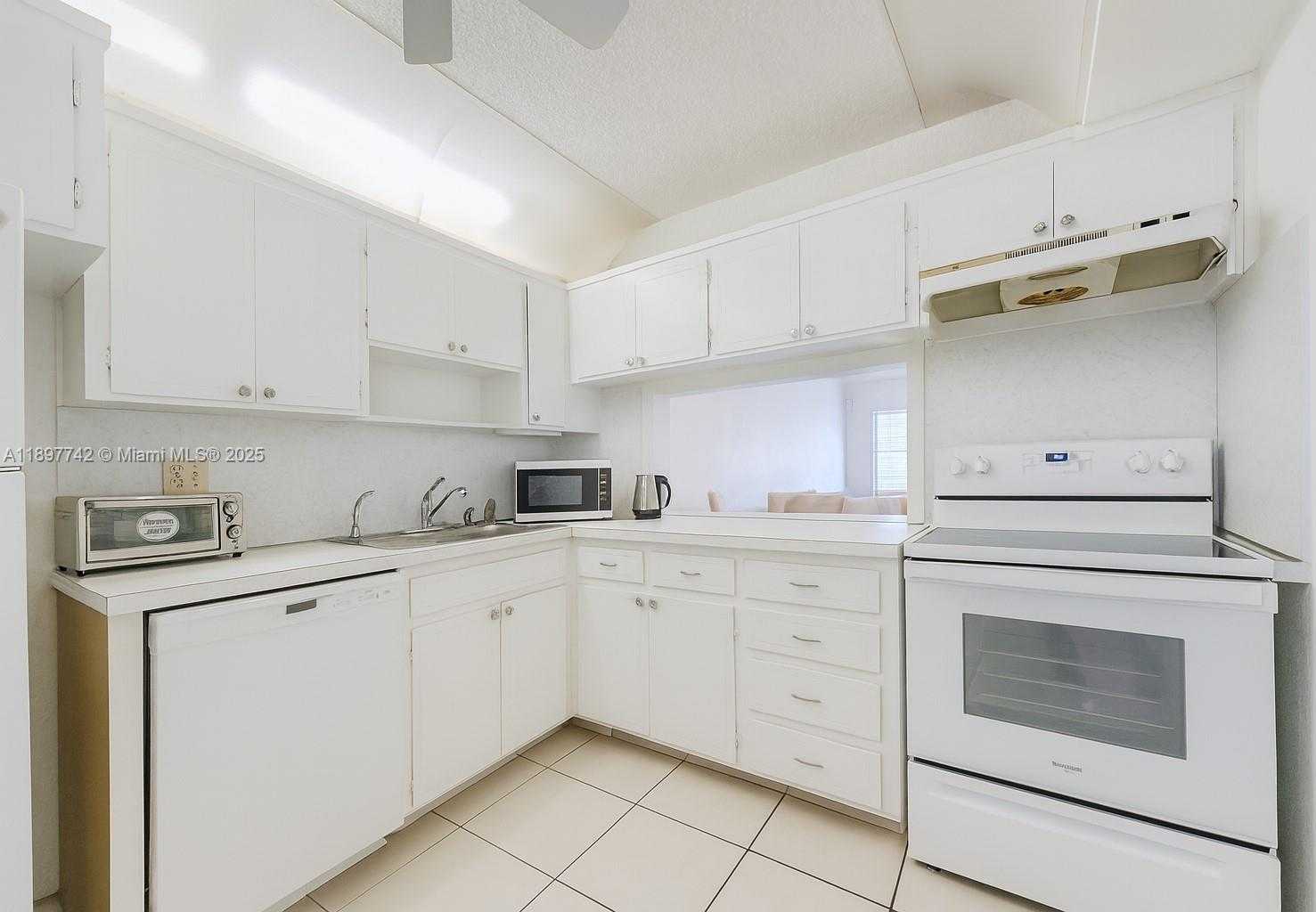 Small Image of 215 SOUTH EAST 3RD AVE #304B, Hallandale Beach Number 2