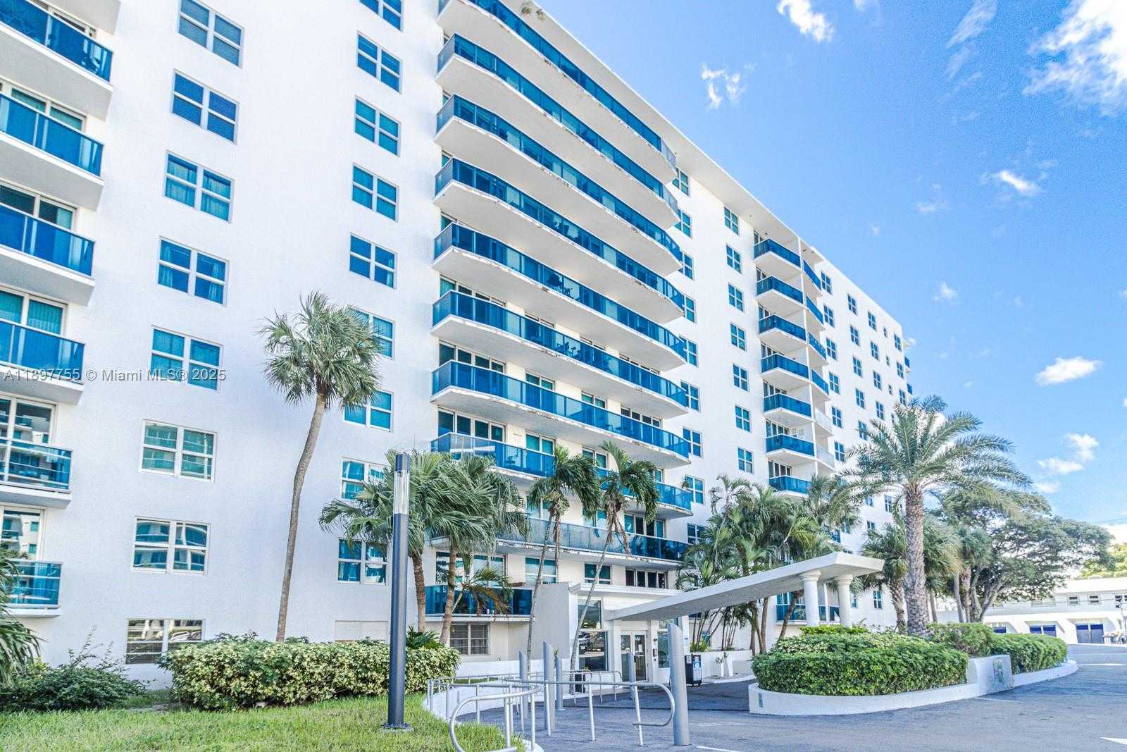 Small Image of 7501 EAST TREASURE DR #8T, North Bay Village Number 23