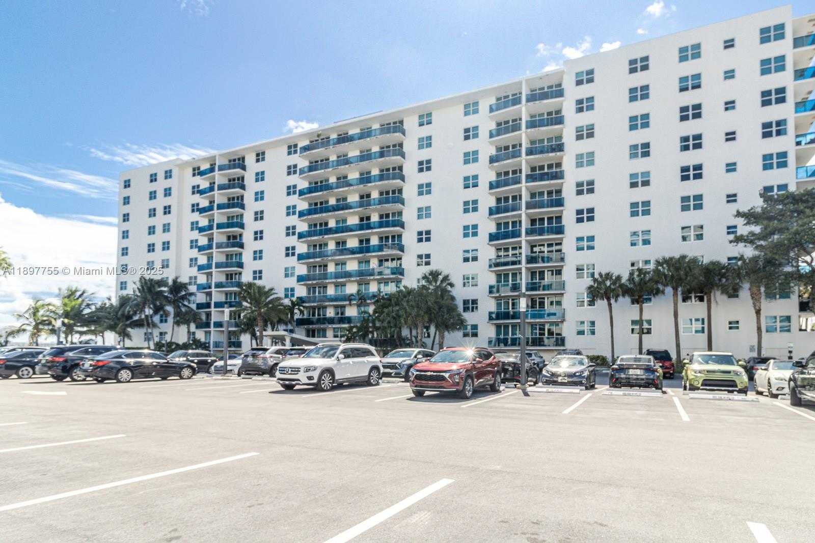 Small Image of 7501 EAST TREASURE DR #8T, North Bay Village Number 25