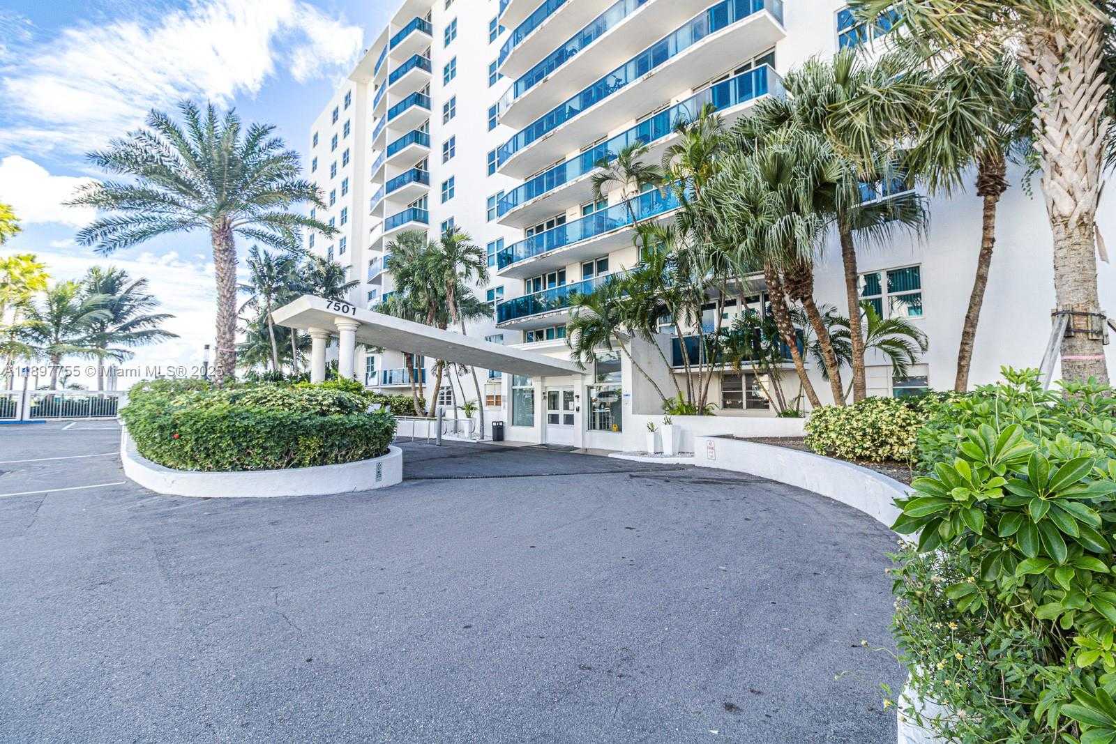 Small Image of 7501 EAST TREASURE DR #8T, North Bay Village Number 26
