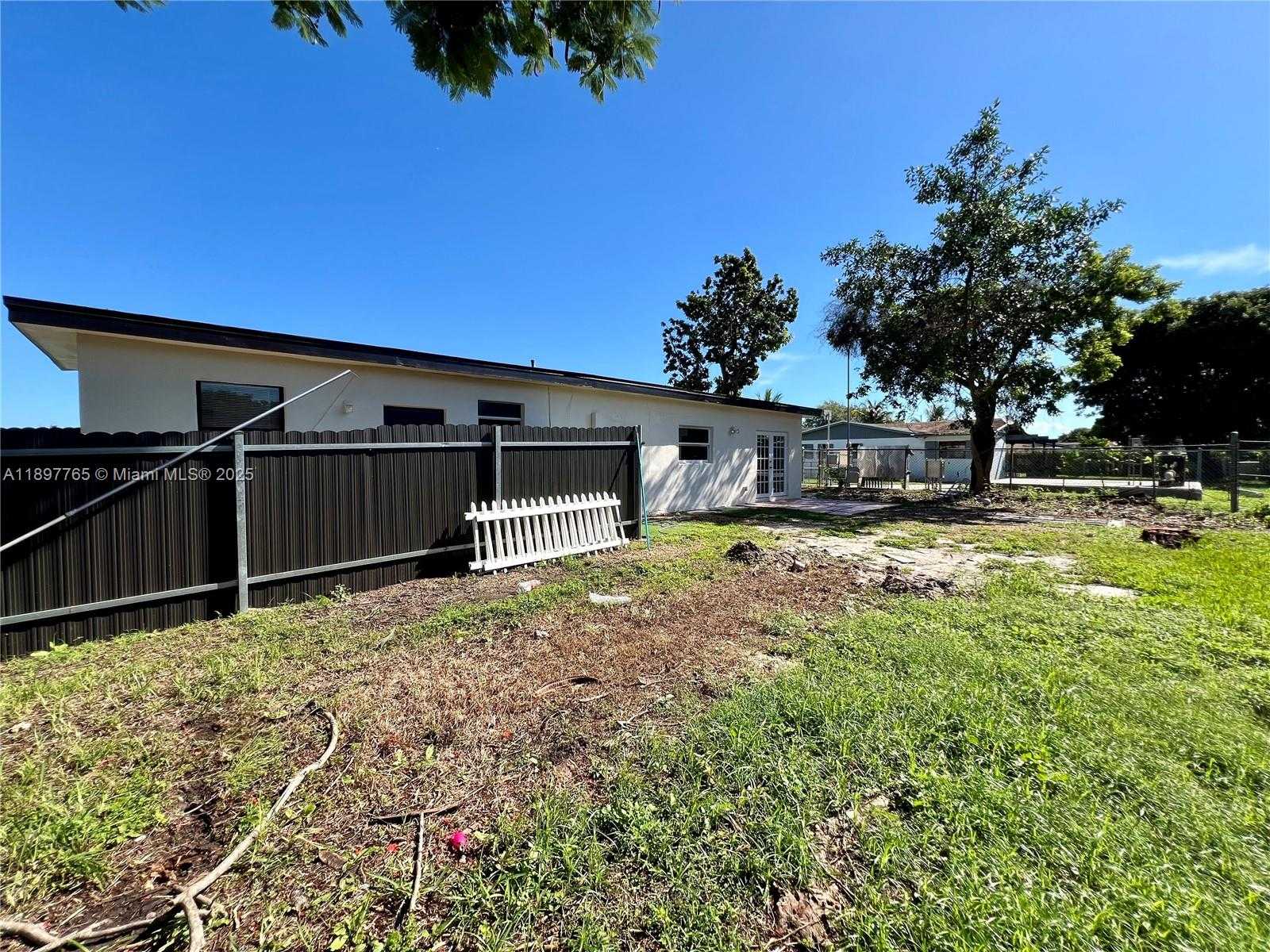 Small Image of 11950 SOUTH WEST 199TH ST #1, Miami Number 12