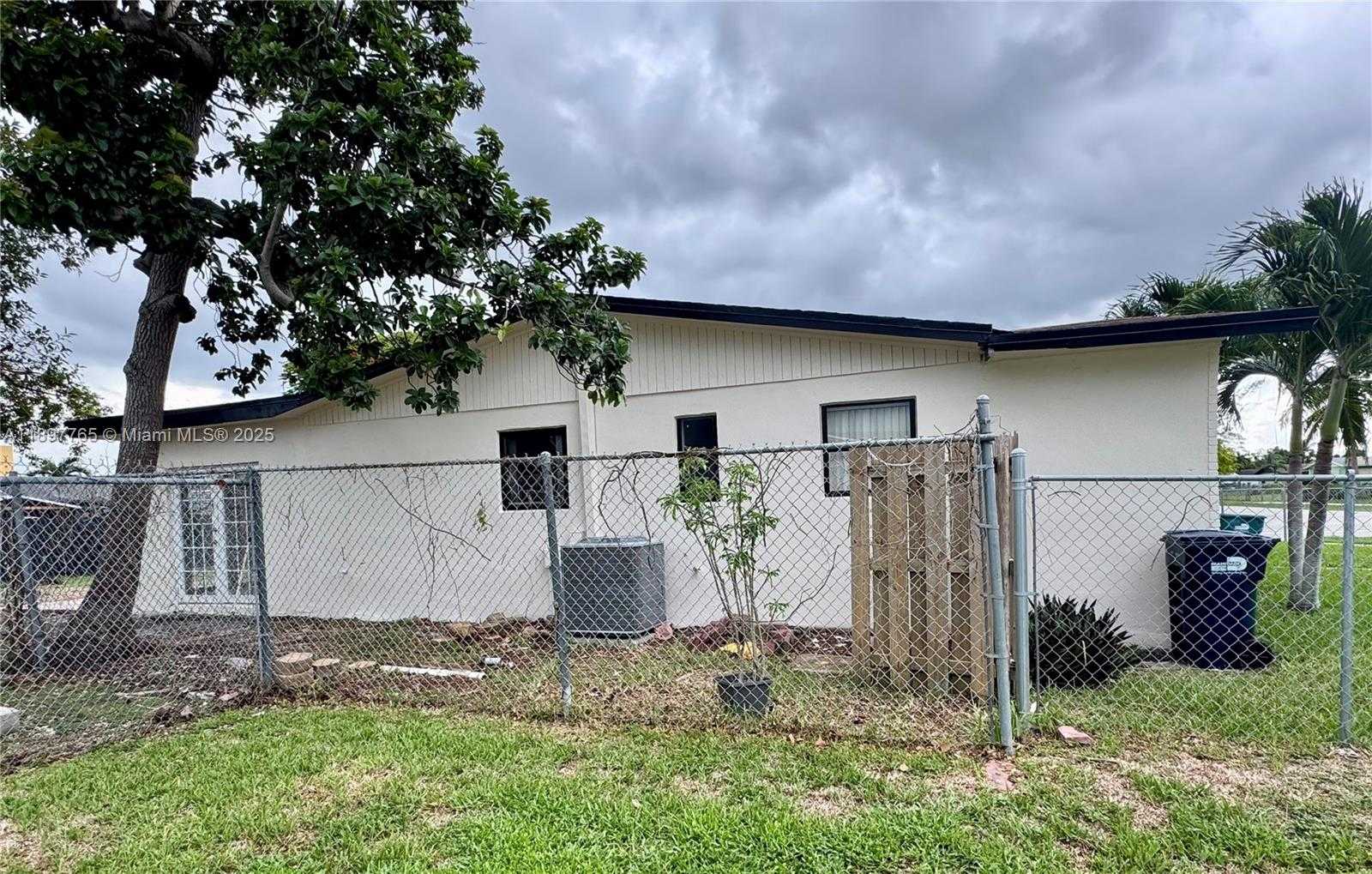 Small Image of 11950 SOUTH WEST 199TH ST #1, Miami Number 14