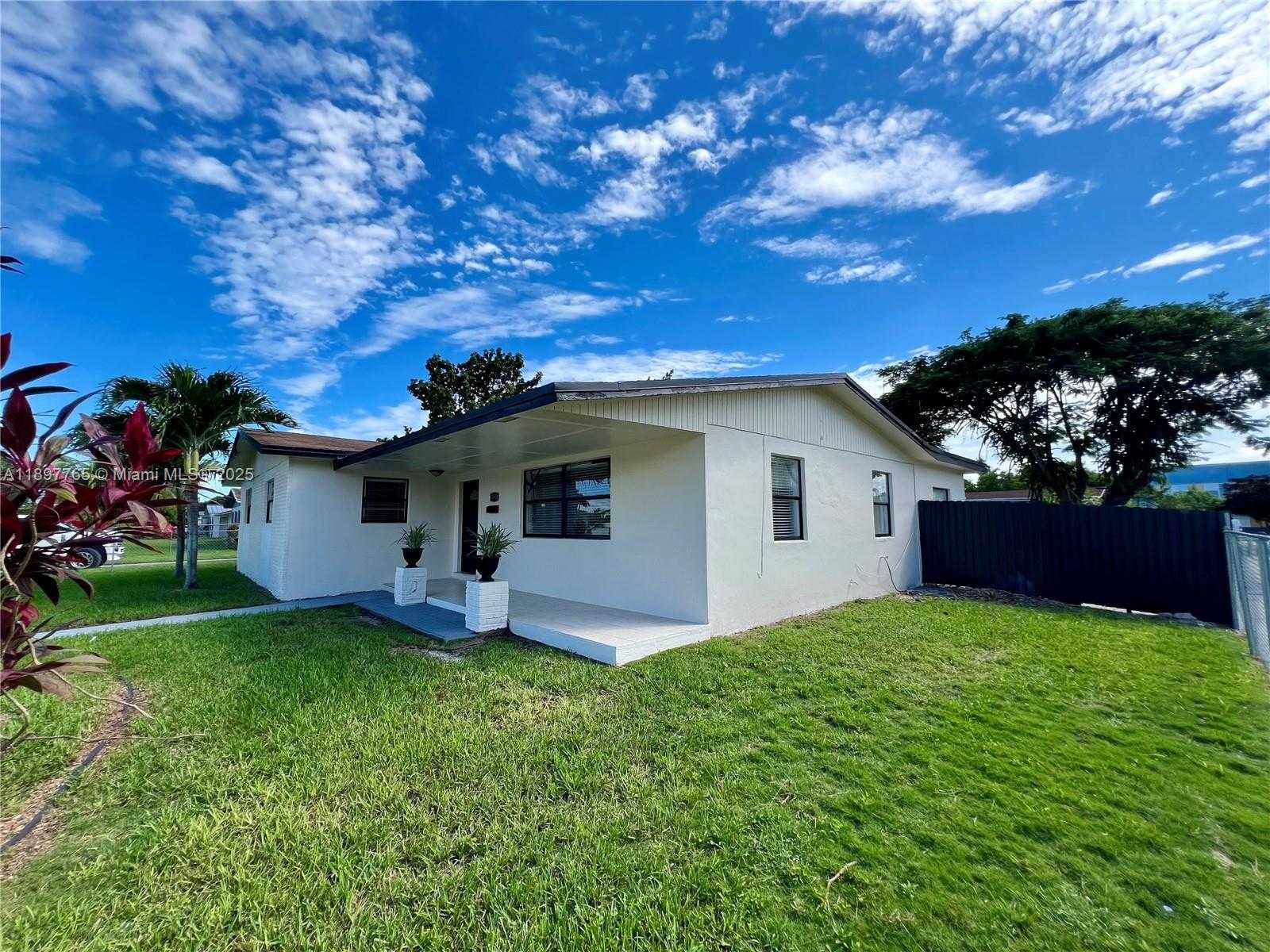 Small Image of 11950 SOUTH WEST 199TH ST #1, Miami Number 5