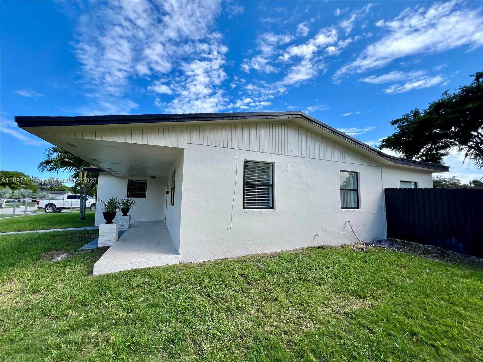 Small Image of 11950 SOUTH WEST 199TH ST #1, Miami Number 6