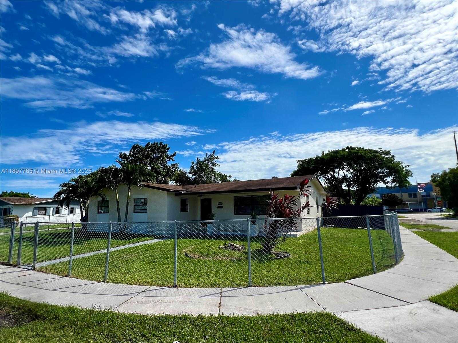 Small Image of 11950 SOUTH WEST 199TH ST #1, Miami Number 7