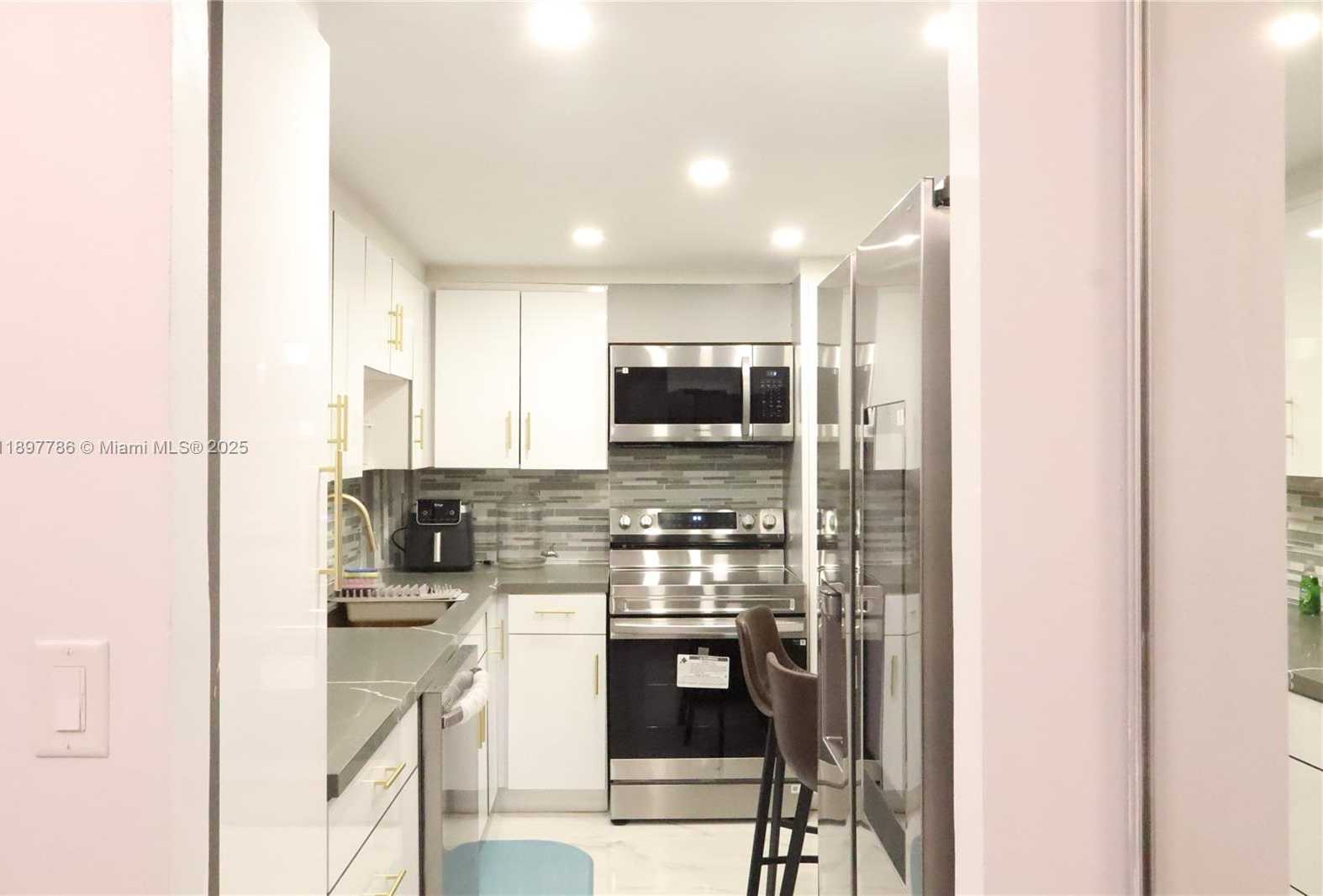Small Image of 5005 COLLINS AVE #1523, Miami Beach Number 15