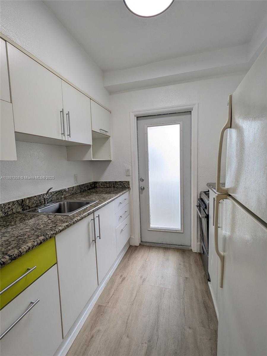 Small Image of 6930 RUE VENDOME #4, Miami Beach Number 12