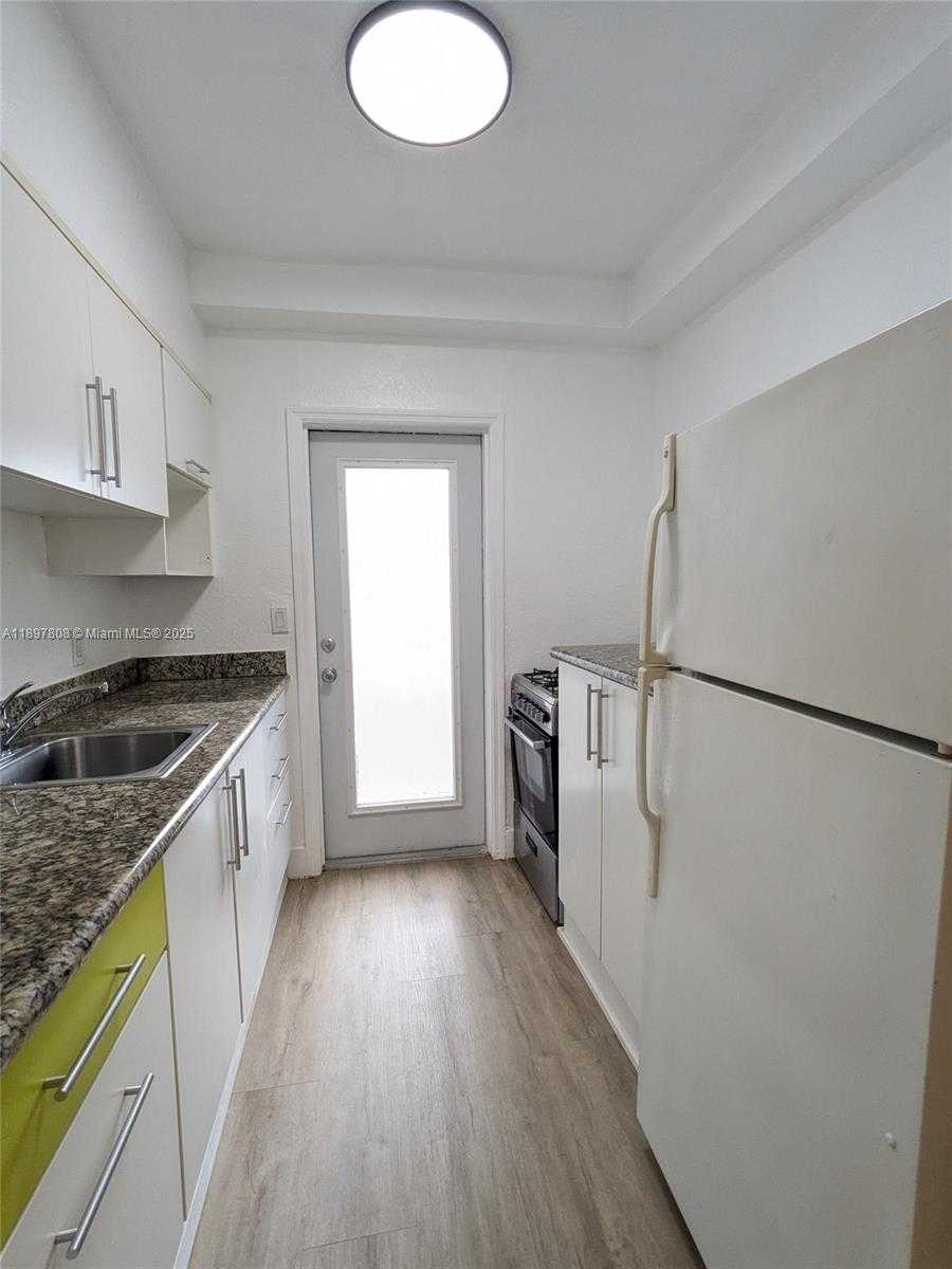 Small Image of 6930 RUE VENDOME #4, Miami Beach Number 13