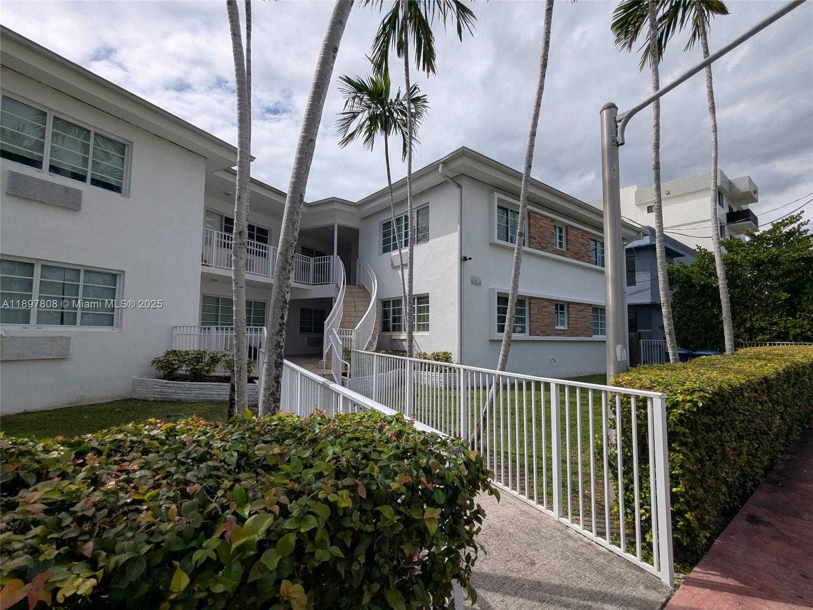 Small Image of 6930 RUE VENDOME #4, Miami Beach Number 2